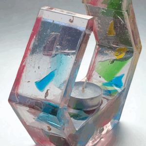 Handgefertigtes Teelicht aus Epoxidharz und Glas – einzigartig und stimmungsvoll - moderne Form