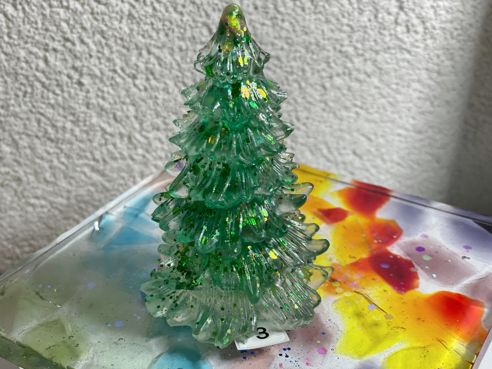 Festlicher Christbaum Unikat, handgefertigter Weihnachtsbaum aus Epoxidharz & Dallglas – Funkelndes Unikat für die festliche Zeit_1 – Bild 4