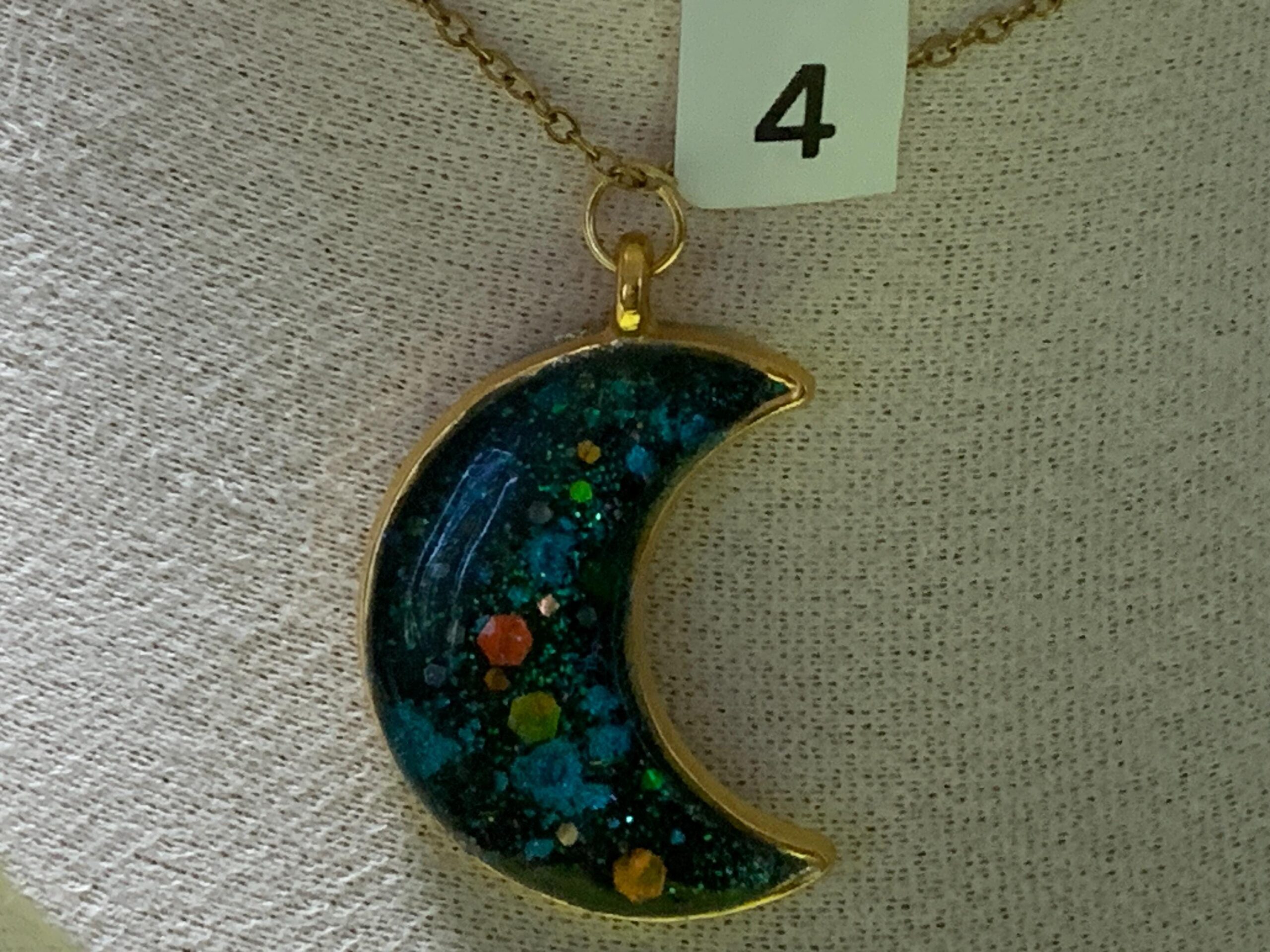 Epoxidharz-Kette mit Anhänger – Handgemachtes Unikat, moderner Schmuck, Geschenk für Sie 4