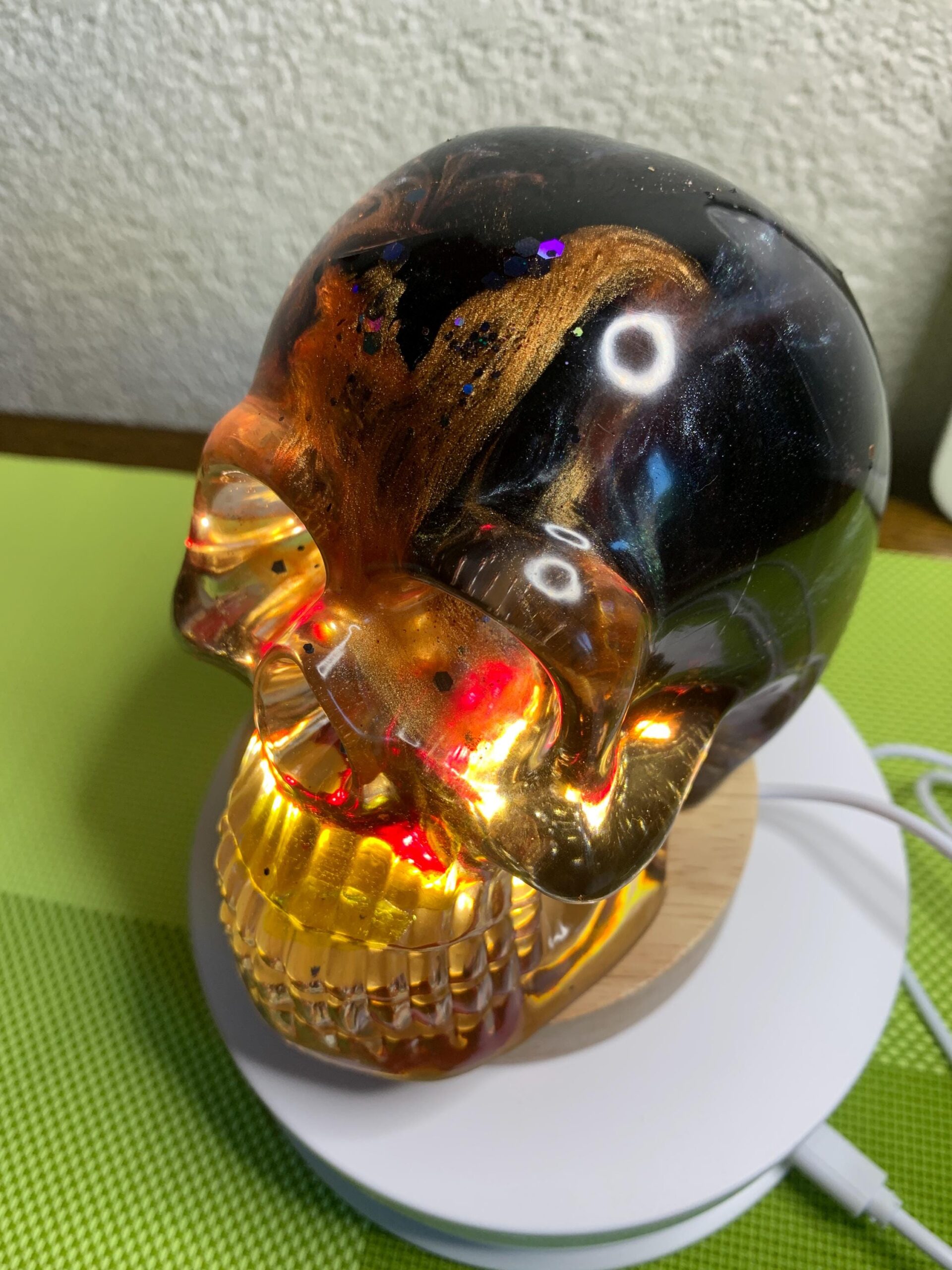 XXL Totenkopf / Deko-Lampe Unikat mit LED Sockel | Skull Kunst für Szene & Sammler Glas / Nachtlicht 5