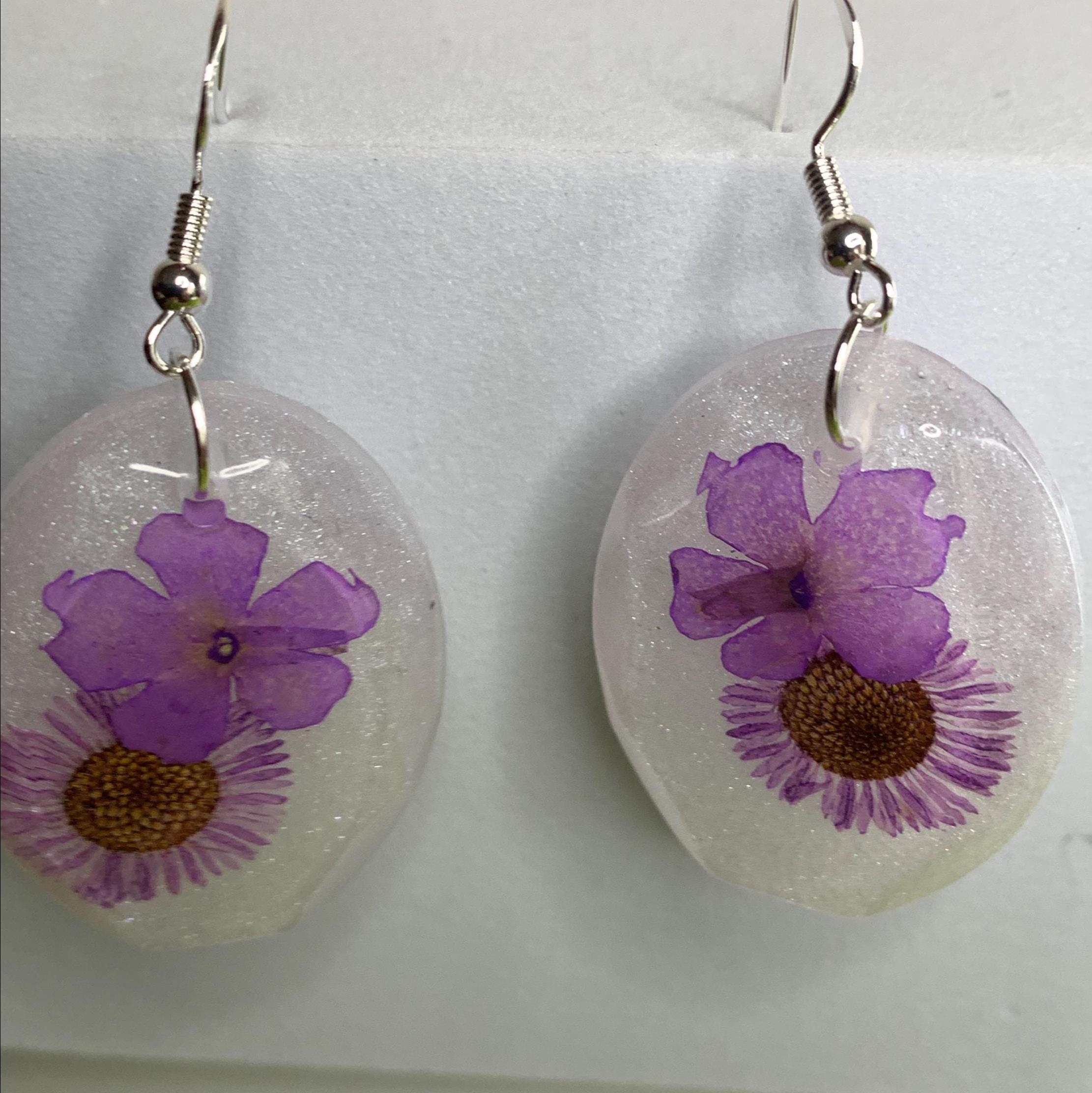 Ohrringe aus Epoxidharz mit Blumen – handgemachte Unikate 1