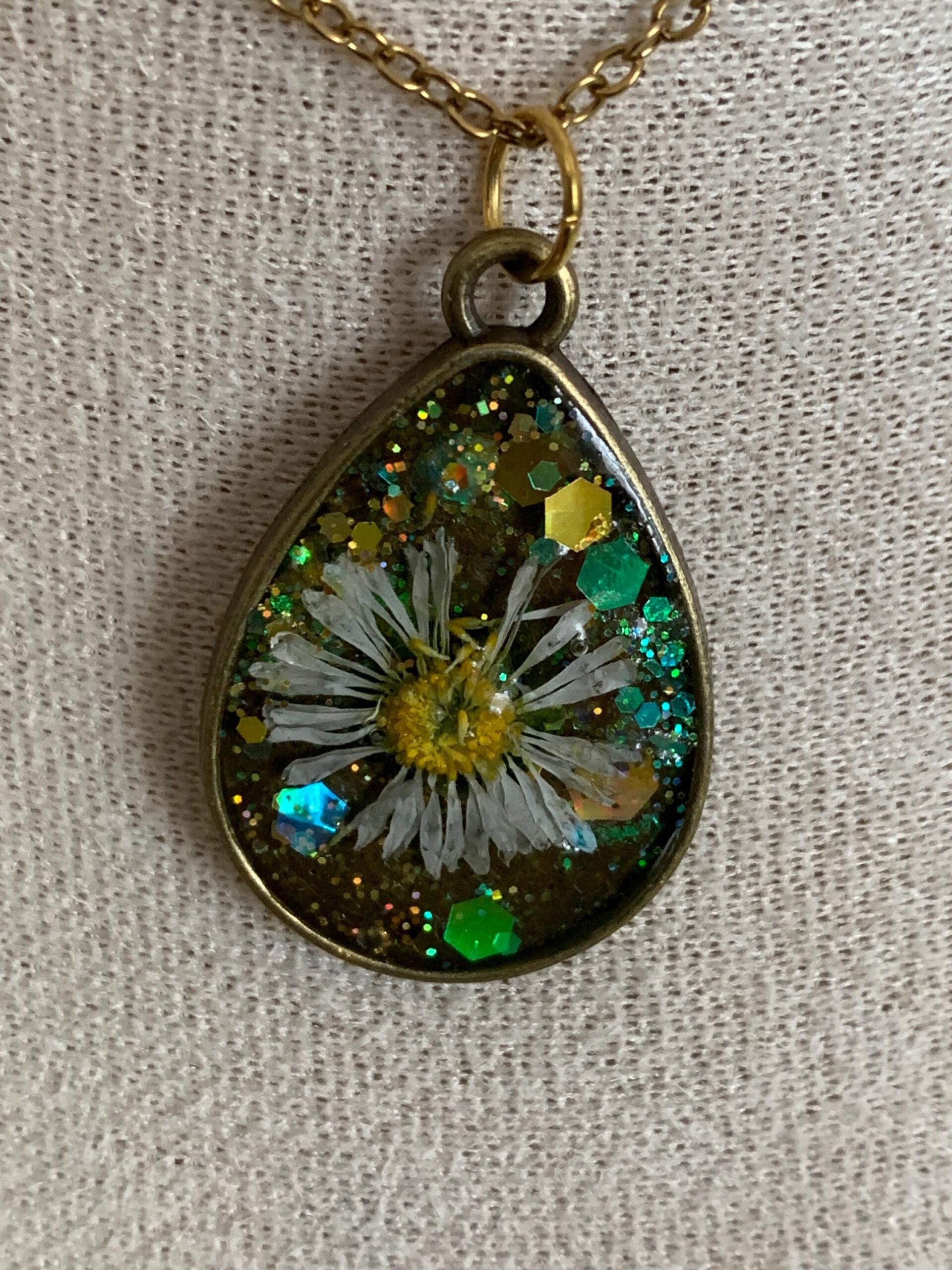 Epoxidharz-Kette mit Anhänger – Handgemachtes Unikat, moderner Schmuck, Geschenk für Sie 1 – Bild 11