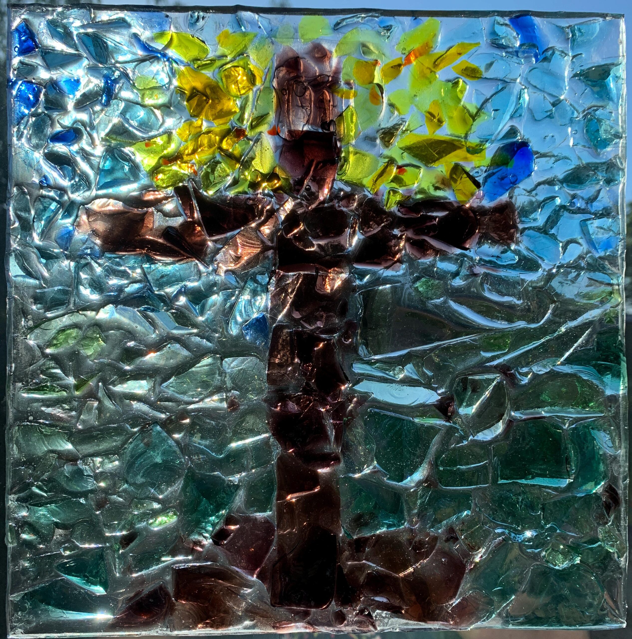 Handgemachtes Bild Kreuz-Jesu aus Epoxidharz & und bunten Glas – Unikat, Geschenk individuelles Design und stimmungsvolle Deko – Bild 3