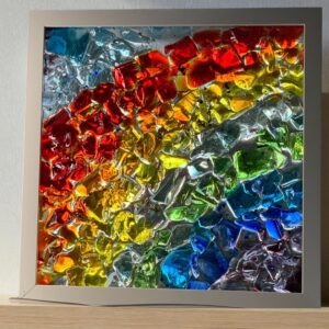 Handgemachtes Regenbogen- Glasmuschelbild aus Epoxidharz & und bunten Glas – Unikat, Geschenk individuelles Design und stimmungsvolle Deko