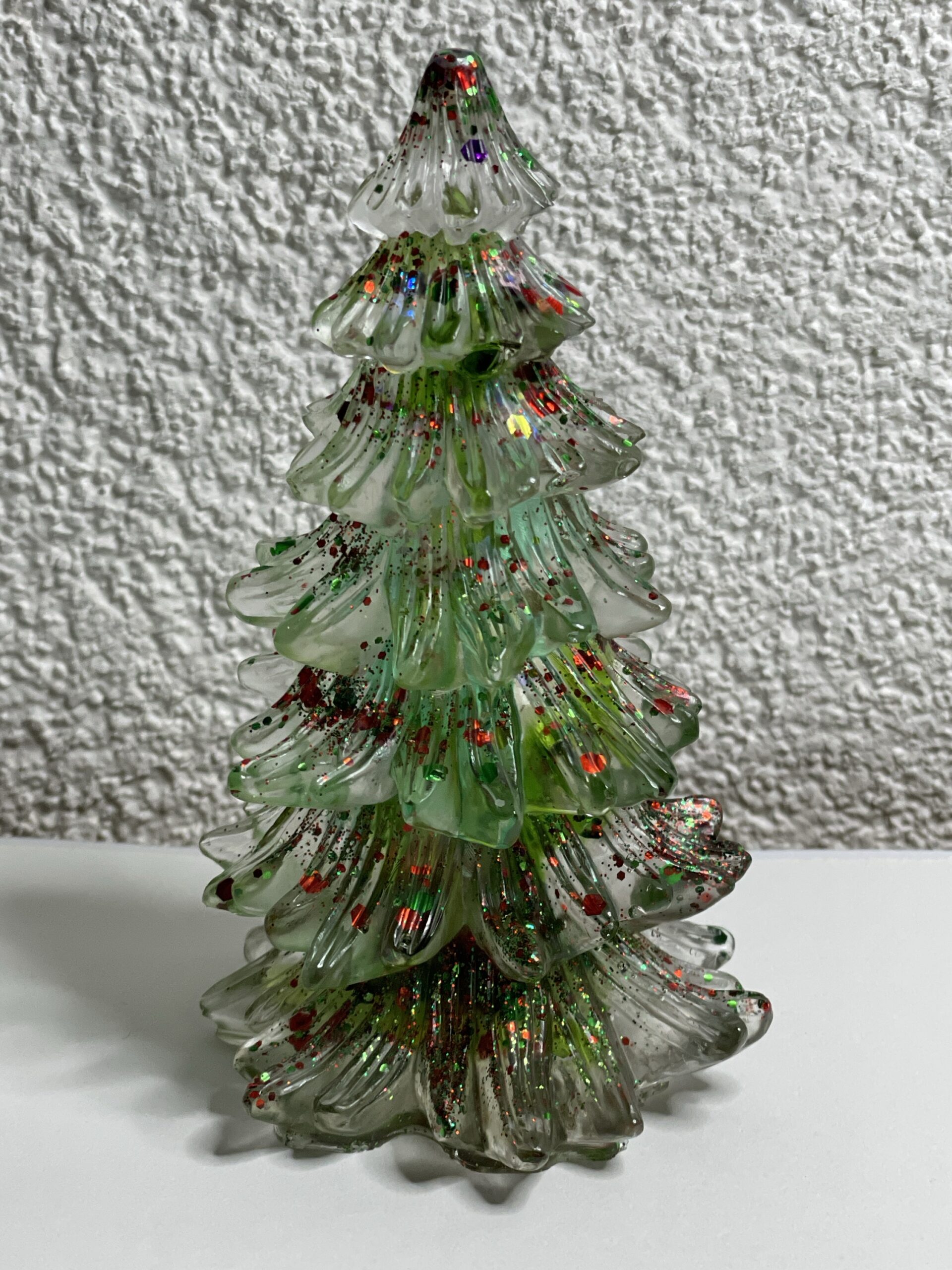 Festlicher Christbaum Unikat, handgefertigter Weihnachtsbaum aus Epoxidharz & Dallglas – Funkelndes Unikat für die festliche Zeit_7 – Bild 4