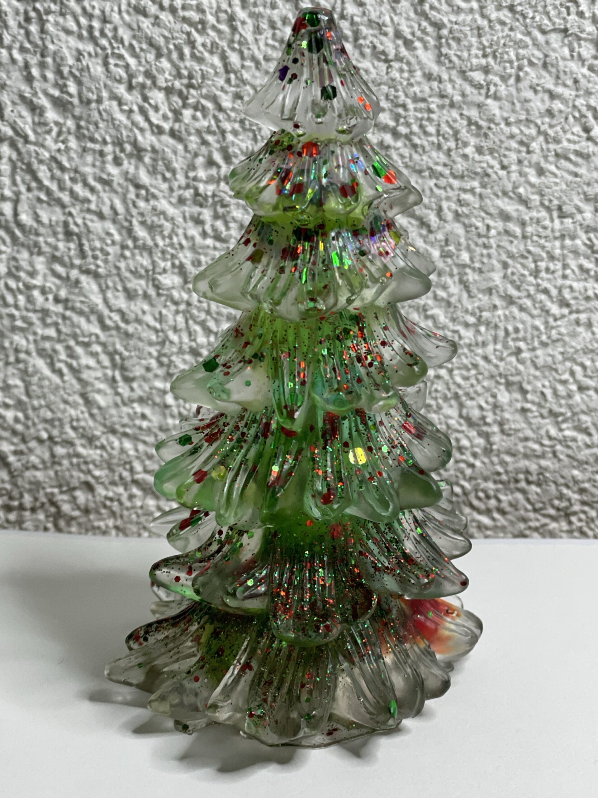 Festlicher Christbaum Unikat, handgefertigter Weihnachtsbaum aus Epoxidharz & Dallglas – Funkelndes Unikat für die festliche Zeit_7 – Bild 3